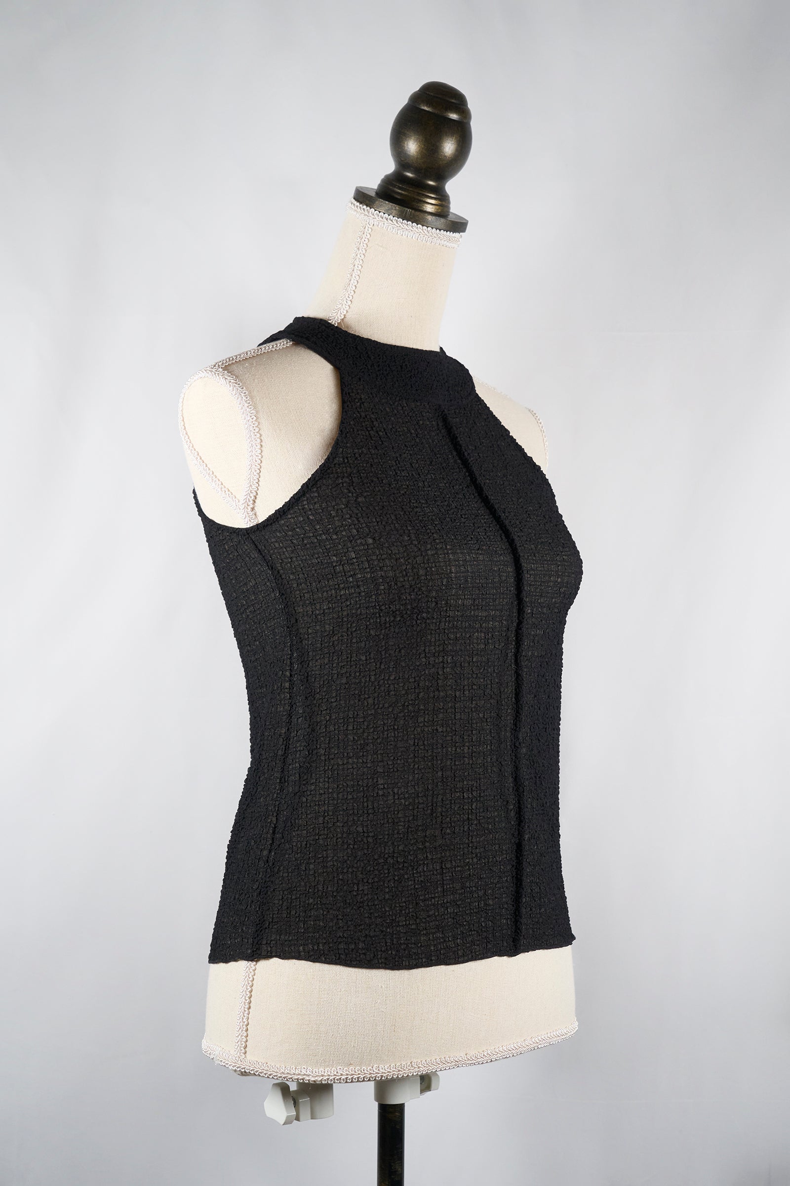 Seersucker no-sleeve blouse