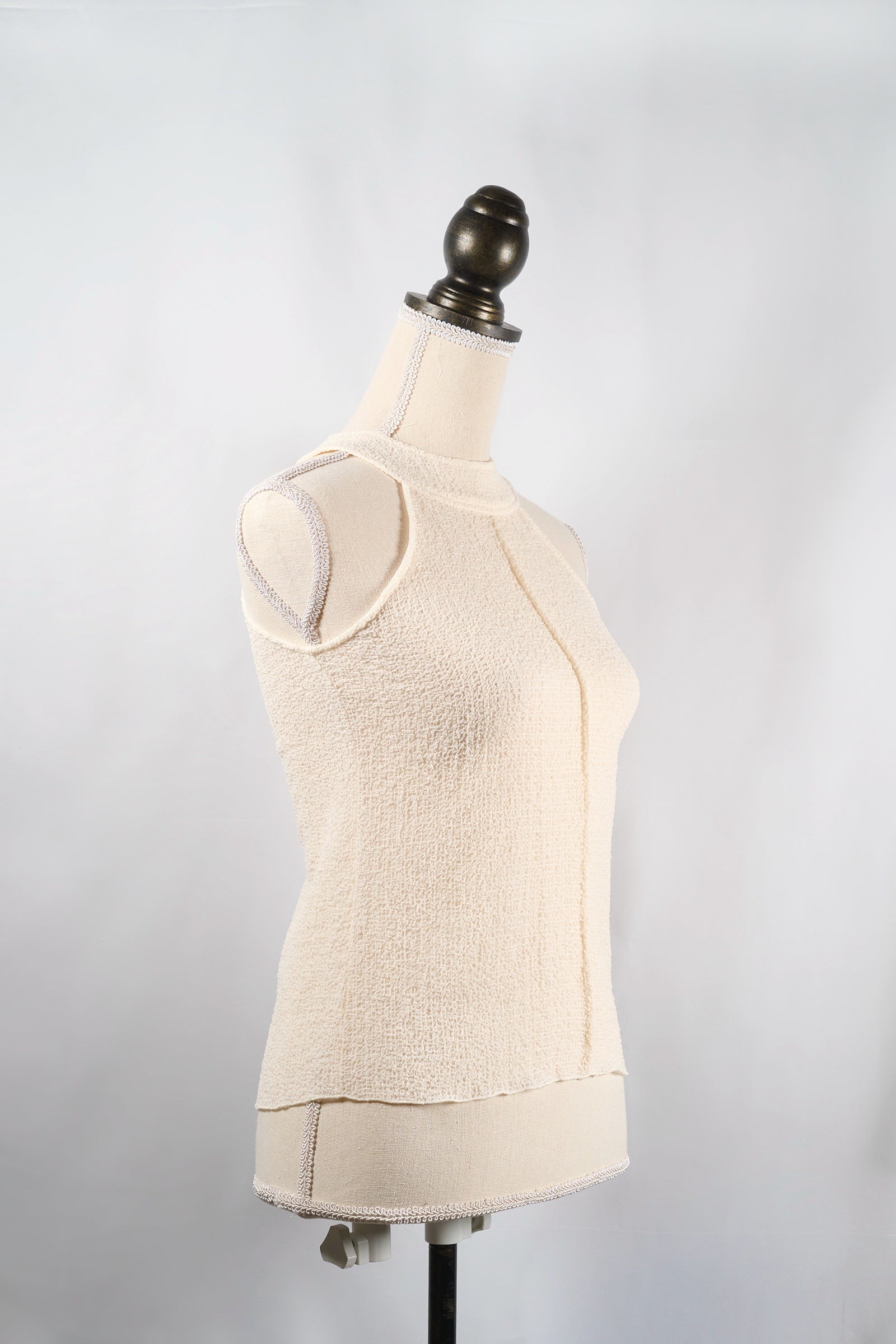 Seersucker no-sleeve blouse
