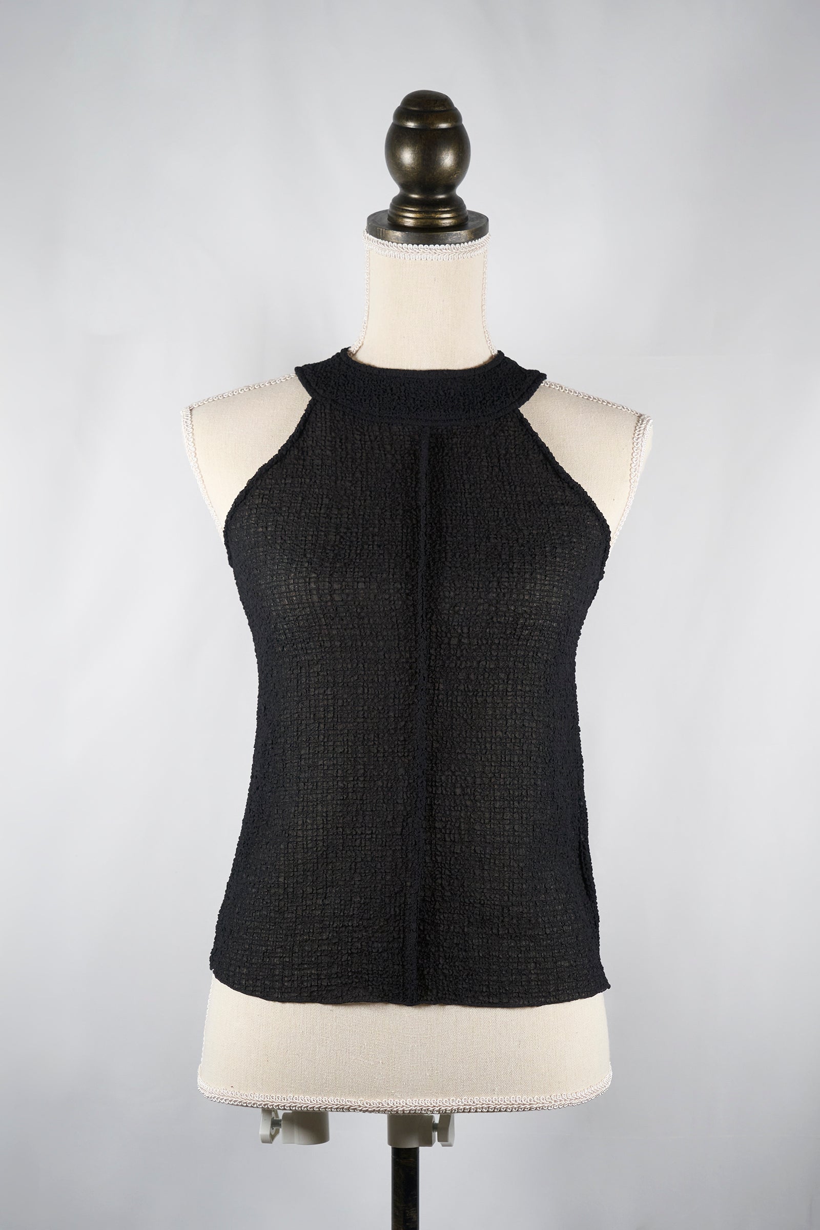 Seersucker no-sleeve blouse