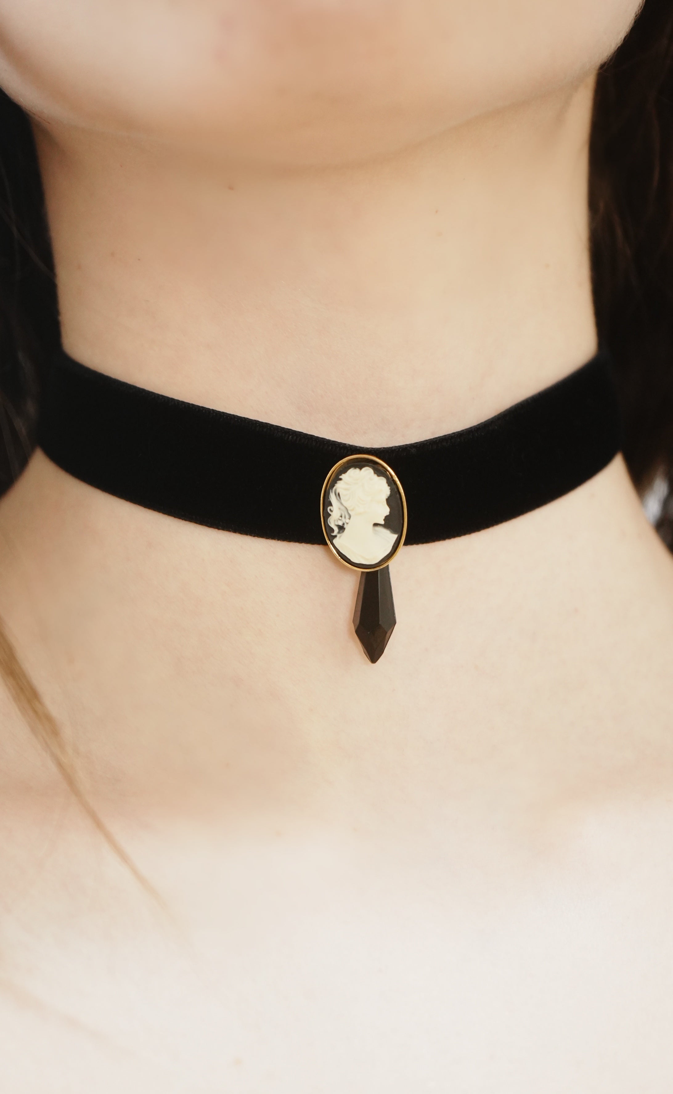 Cameo Choker