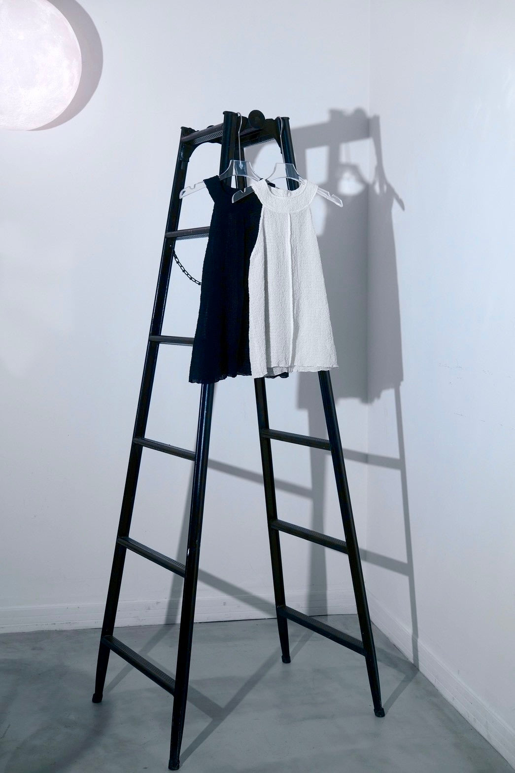 Seersucker no-sleeve blouse