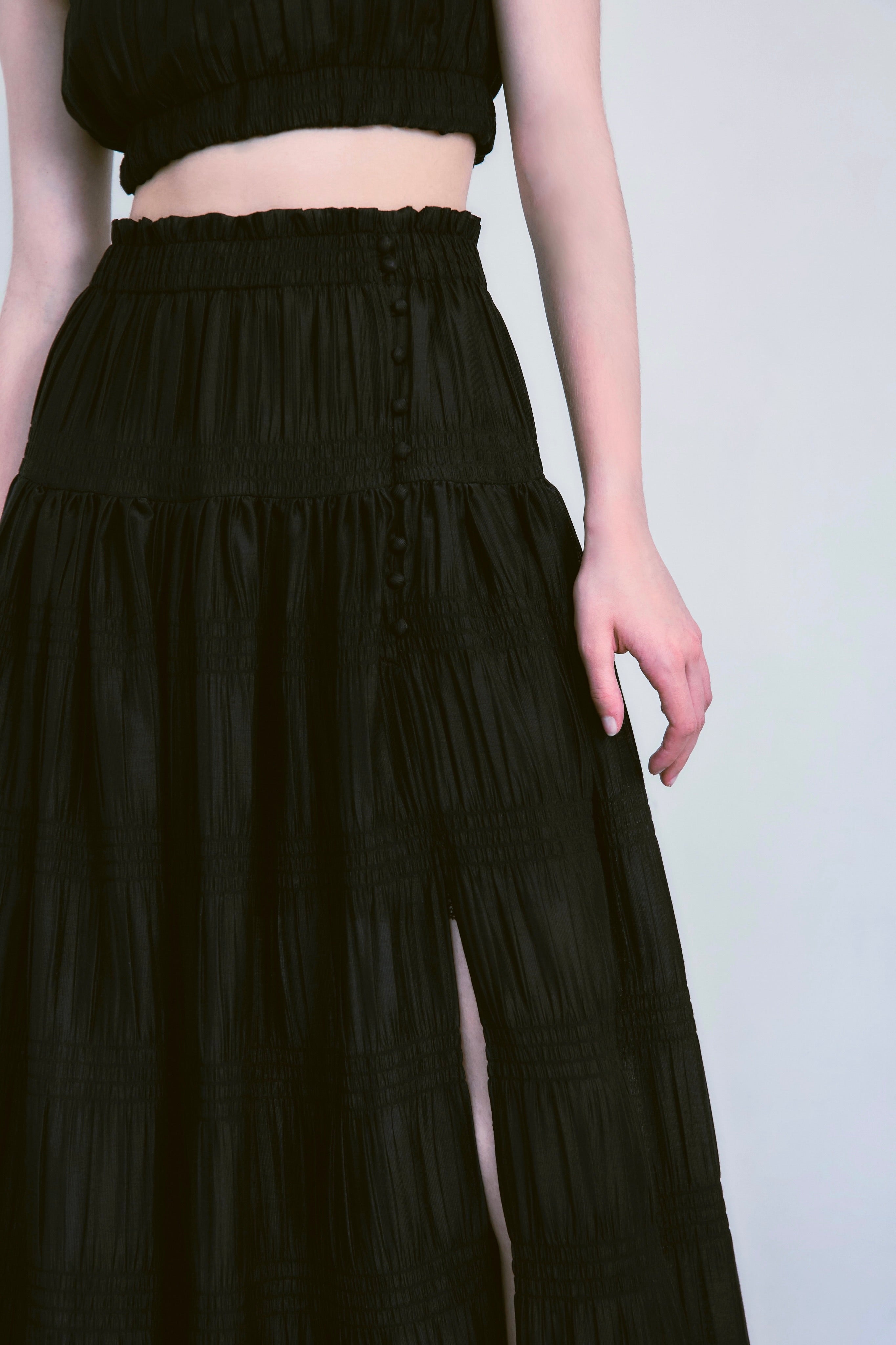 Micro pleats flare skirt w/slit