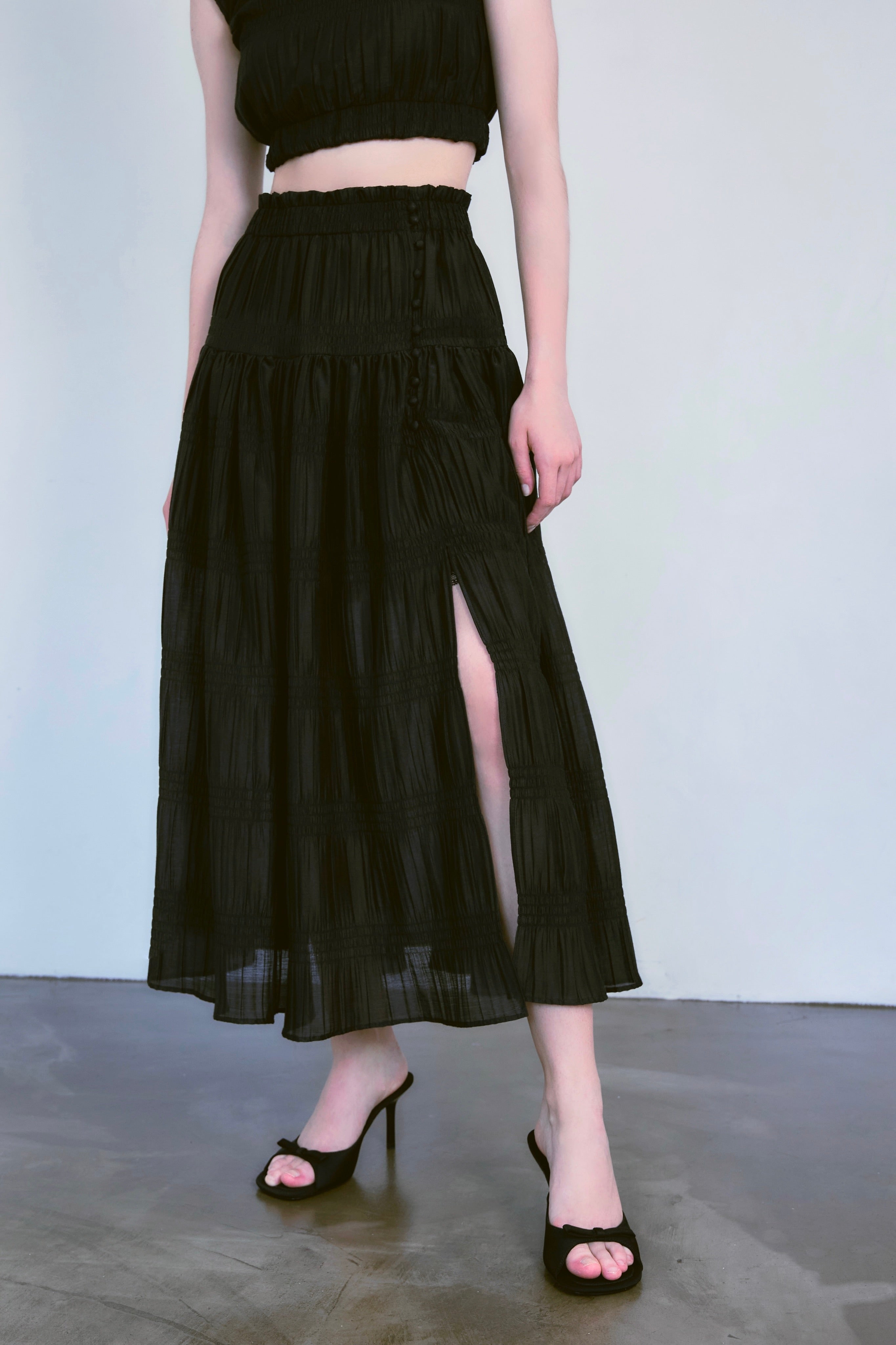 Micro pleats flare skirt w/slit