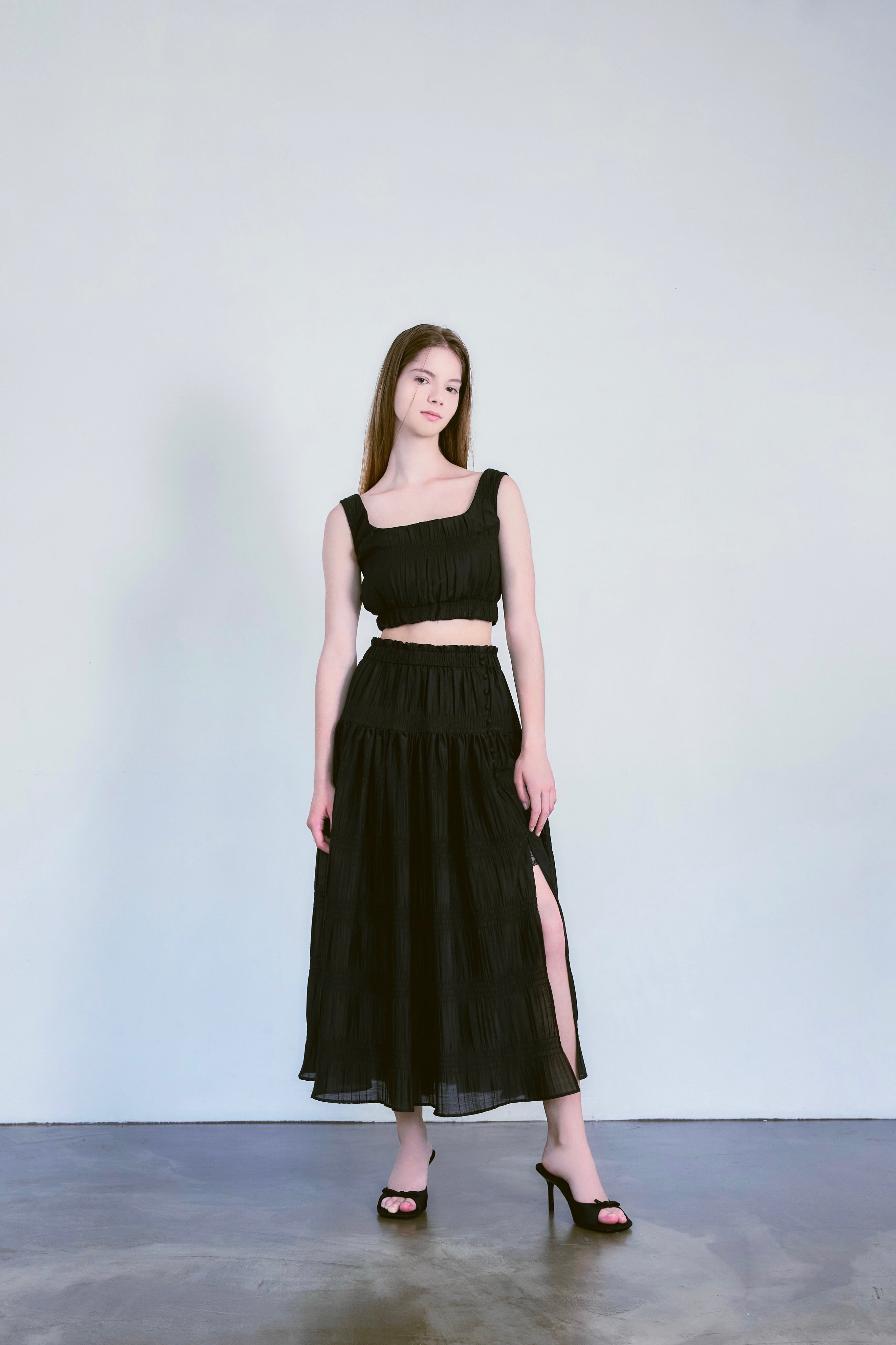 Micro pleats flare skirt w/slit